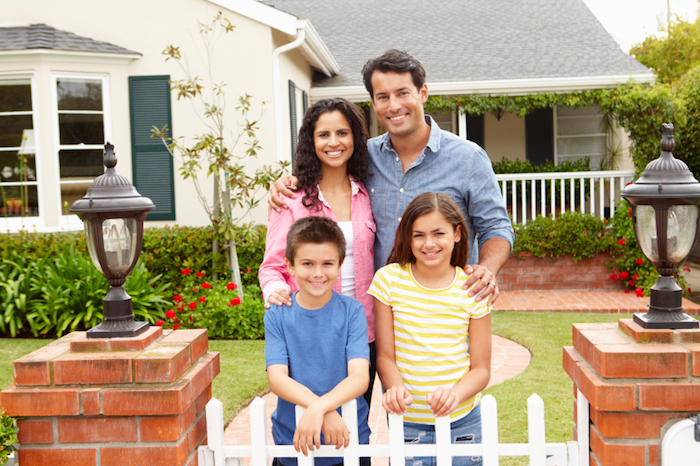 Family-buying-a-house-small CASA